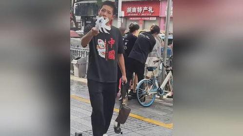 吃瓜南坪男模视频,揭秘网红幕后生活