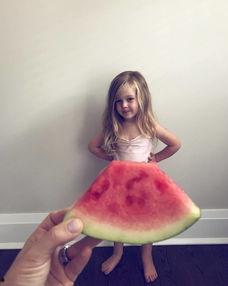 梦到分瓜给朋友吃,友谊与馈赠的温馨寓言