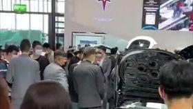 新建吃瓜群众打架,一场街头打架引发的围观热潮