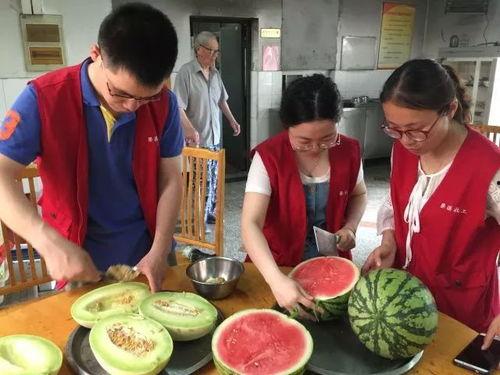 苏州老奶奶吃瓜,一瓜一世界