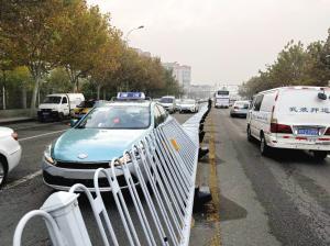 校园护栏吃瓜,揭秘校园热点背后的故事